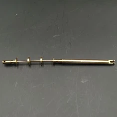 Zasučni deli za medenine z CNC pritrditvijo gredi